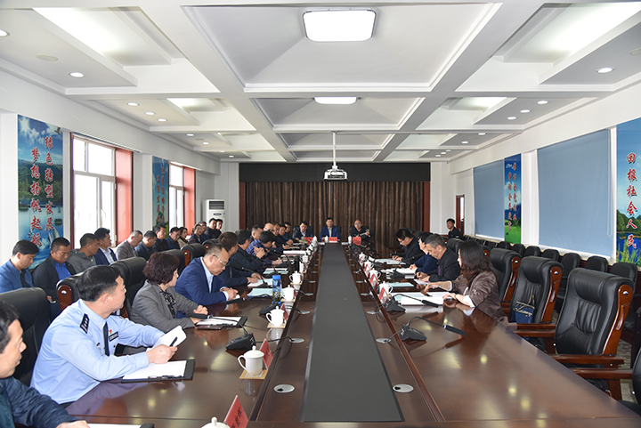1-督导组一行在珲春林业局机关五楼会议室召开座谈会.jpg