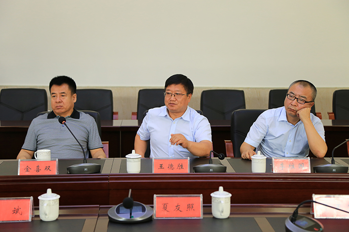天然林保护管理局局长王德胜在座谈会上发言.jpg