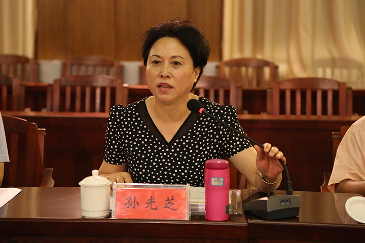 12省林草局副局长孙光芝主持会议.jpg