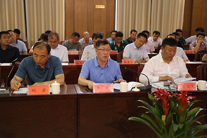 14长白山森工集团副总裁李夫进行专题汇报1.jpg