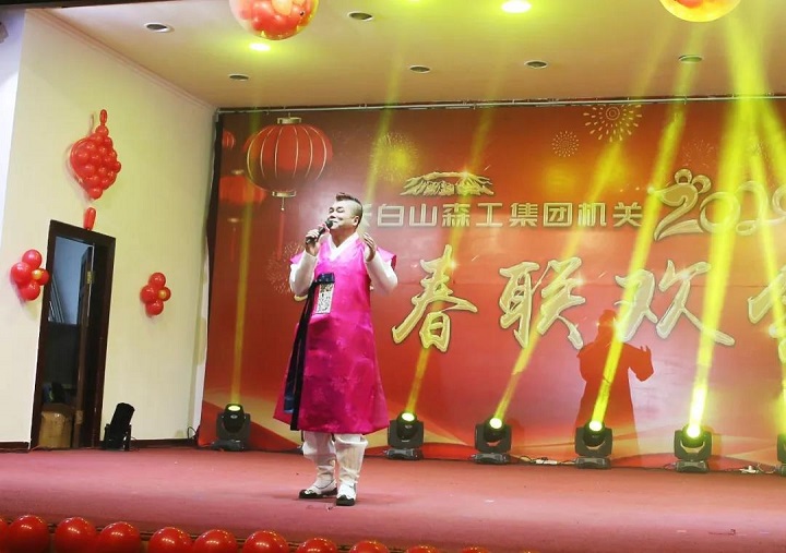18独唱《欢天喜地中国年》《特别特别爱你》——李学军.jpg