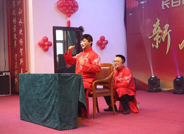 35双簧《贺新春》——罗春光、王冰雨.jpg