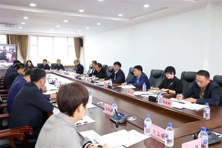 吉林长白山森工集团召开党委（扩大）会议.jpg