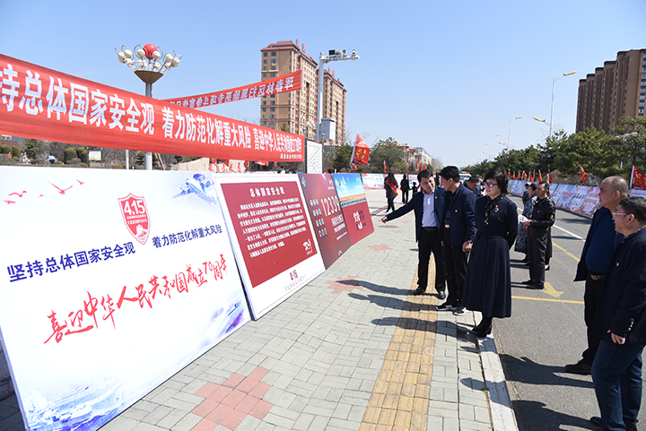 3-珲春林业局领导班子参加活动.jpg