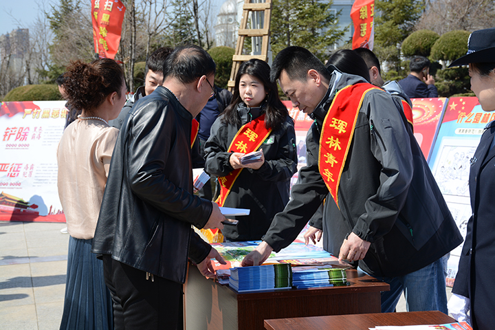 5-与职工群众互动，答疑解惑.jpg