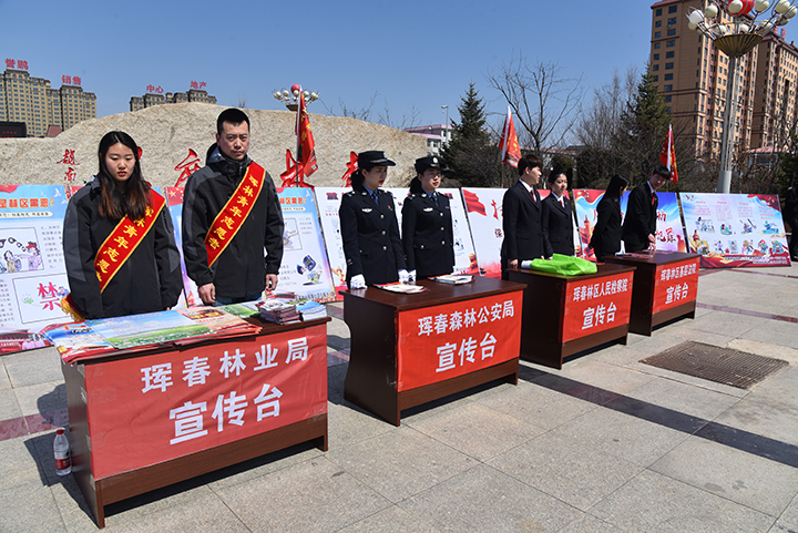 4-活动现场设立了咨询台.jpg