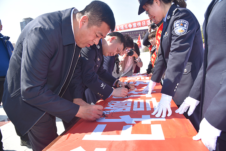 13-珲春林区扫黑除恶专项斗争领导小组成员单位相关领导签字.jpg