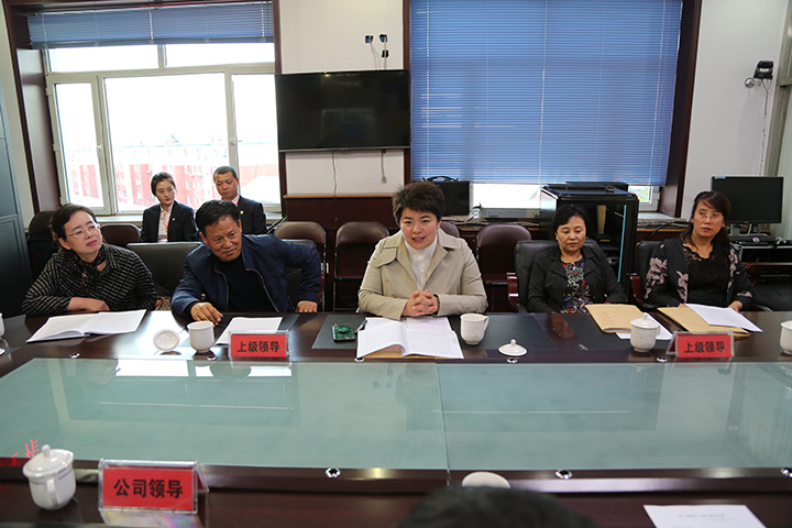吉林省职工服务指导中心副主任赵哲对公司工会工作给予了充分肯定.jpg